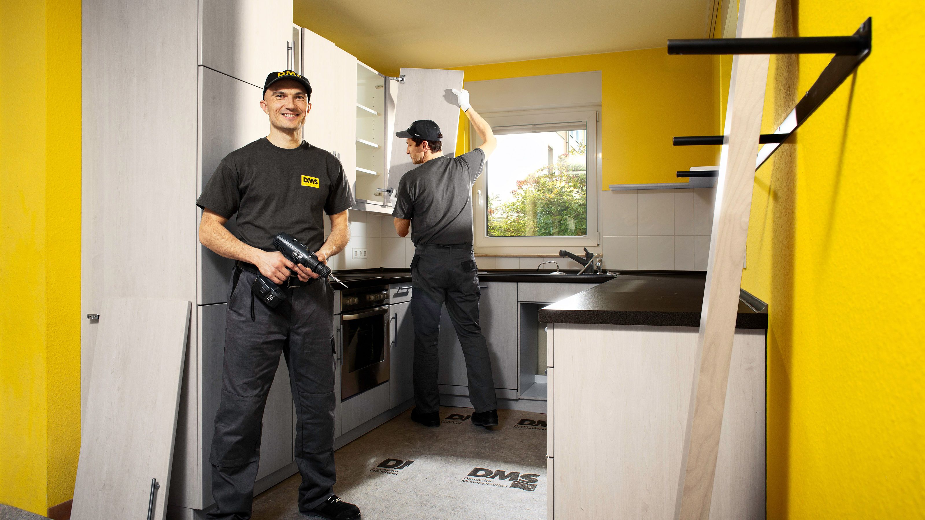 Kuechenmontage team
