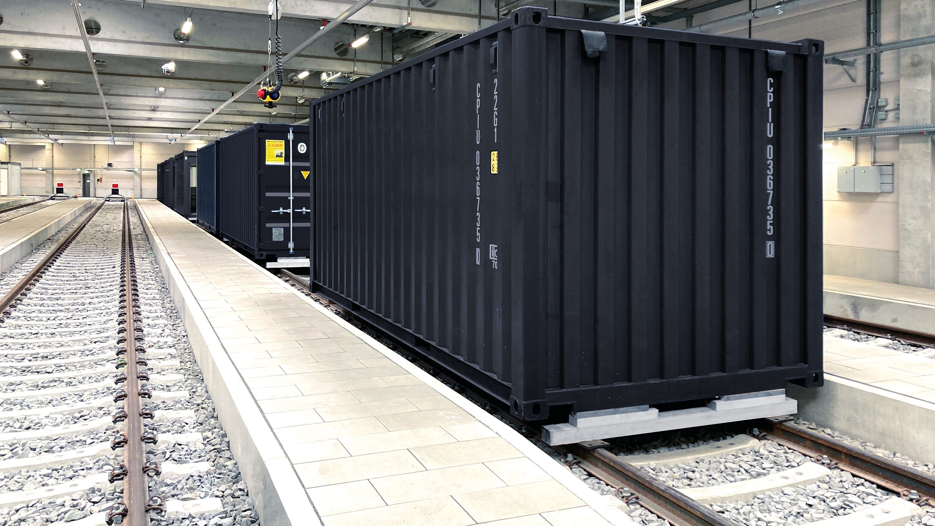 Container an gleisen