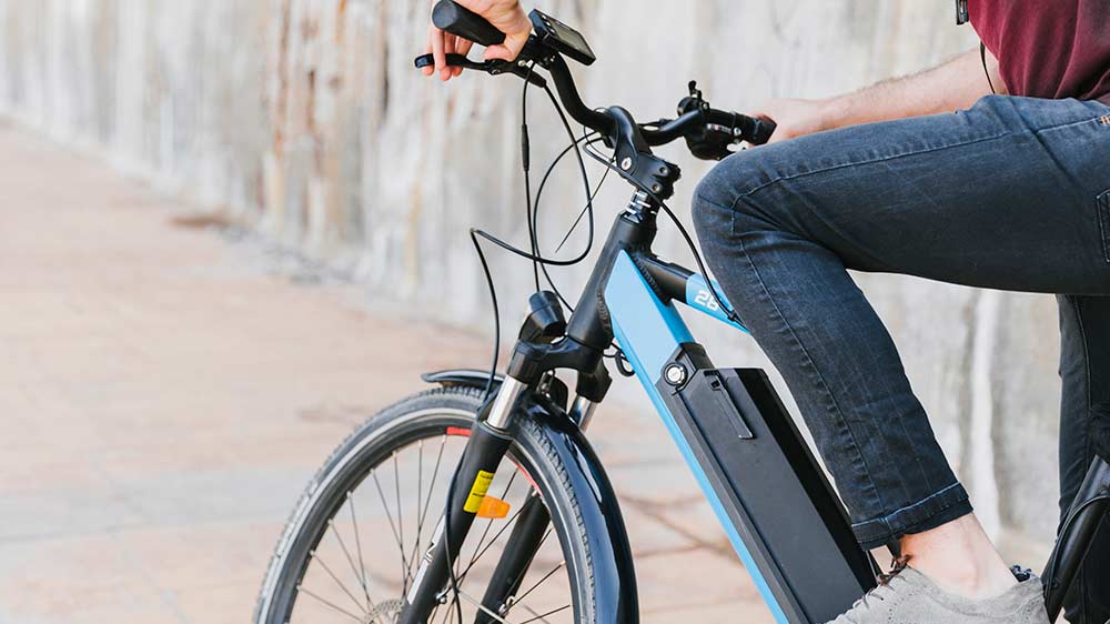 Lagercontainer als Spezialumbauten. Smarte Lösungen für E-Bikes und Hochvolt-Autobatterien