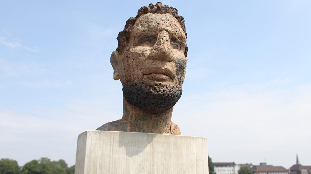 Gerhard Schröder enthüllt »Echo des Poseidon« von Markus Lüpertz in Duisburg