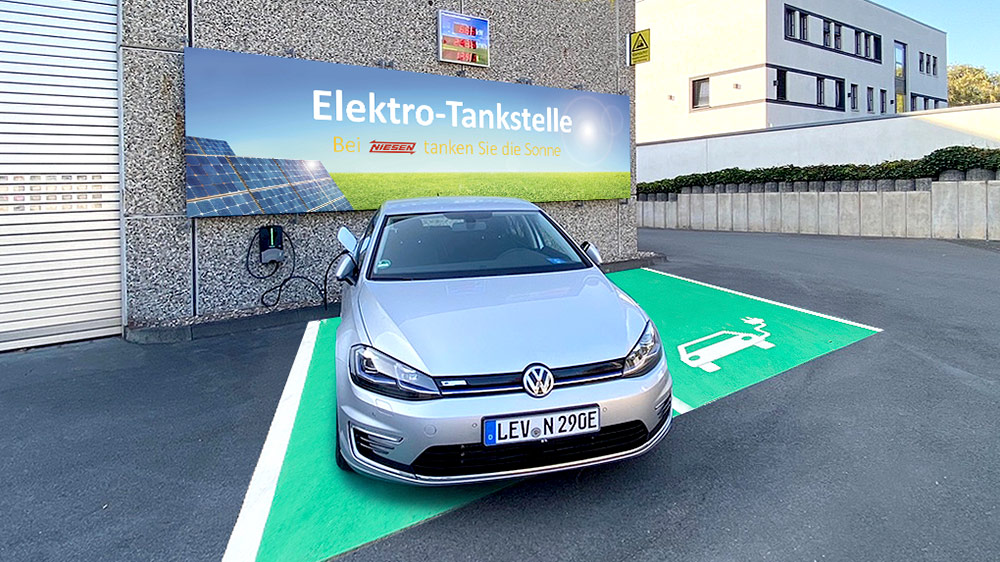 Bei NIESEN tankt man Sonne. Neue Elektro-Tankstelle auf dem Betriebsgelände
