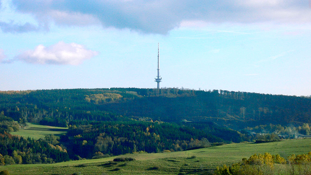 Fernsehturm Angelburg 15 Meter kürzer. Geodis transportiert Sendetechnik von Hessen nach NRW