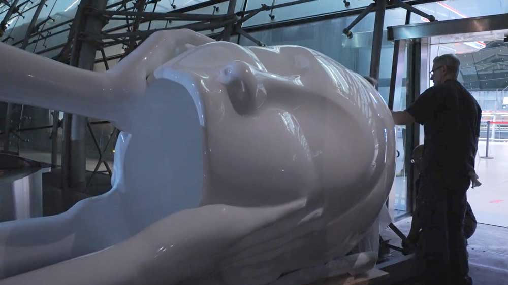 Kunst für täglich 33.000 Menschen: Skulptur von Andreas Schmitten im Fernbahnhof Frankfurt