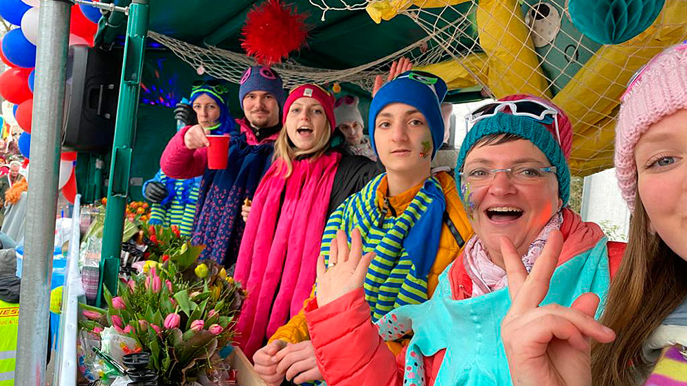 Hoch auf dem bunten Wagen. NIESEN im Schlebuscher und Kölner Karneval