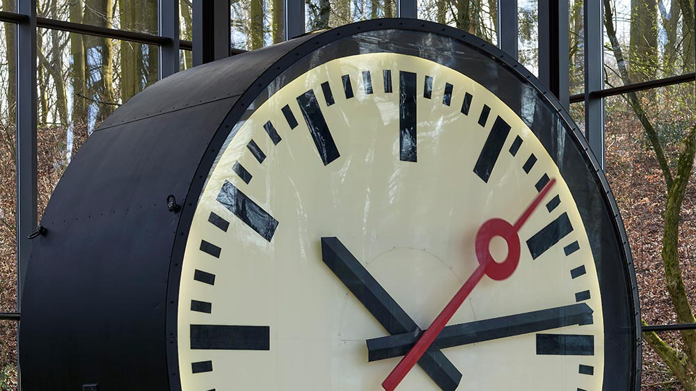 NIESEN transportiert die Zeit – Ausstellung von Klaus Rinke im Skulpturenpark Waldfrieden