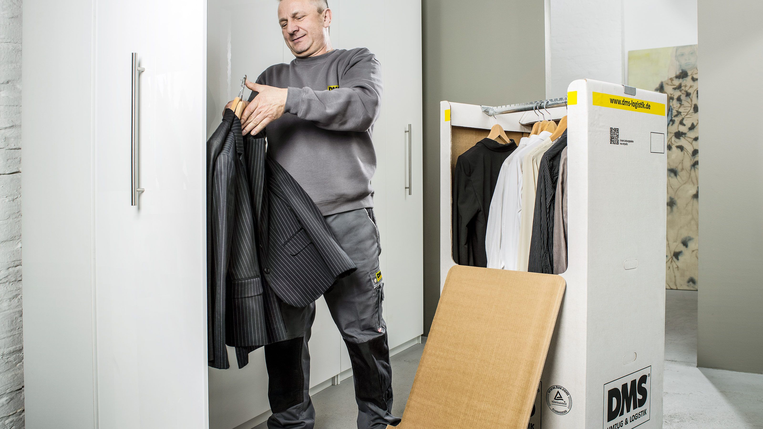 Kleiderbox verpacken