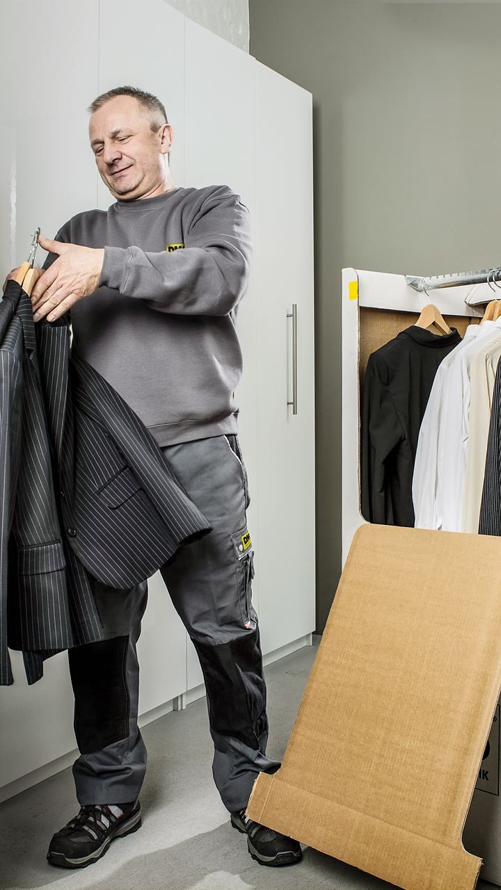 Kleiderbox verpacken